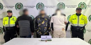 tres capturados por hurto de furgón.