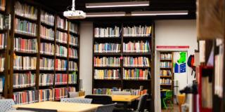 Imagen de Libros disponibles en la Biblioteca Pública FUGA