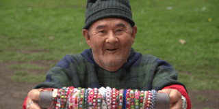 Imagen de un adulto mayor sonriendo