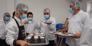 Imagen de varios meseros