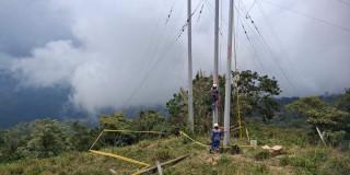 Foto que muestra trabajadores de Enel Colombia 