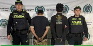 Dos capturados sorprendidos desarmando vehículo en taller del Siete de Agosto.