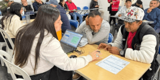 Foto de una feria de empleo en Bogotá 2026