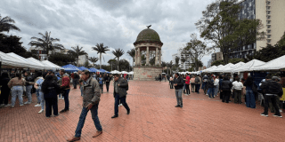 Foto de una feria de empleo en el centro de Bogotá