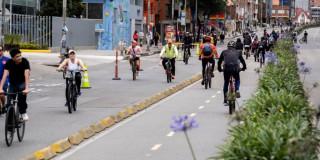 Participantes en Ciclovía de Bogotá