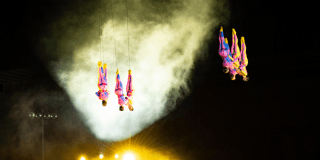 Imagen de la puesta en escena de Nexus, obra que cerró el FIAV 2026 en Bogotá.