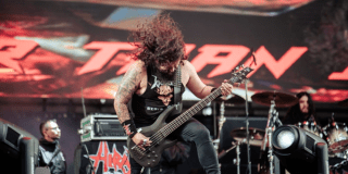 Imagen de una banda en el escenario de Rock al Parque.