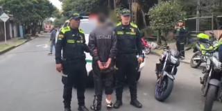 Capturado con un brazalete del INPEC.