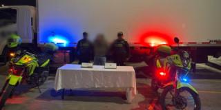 Hombre capturado frente a camión incautada