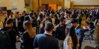 Foto de la feria de empleo liderada por Invest in Bogotá.