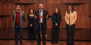 Foto de la rueda de prensa con presencia del alcalde Carlos Fernando Galán e integrantes de su gabinete.