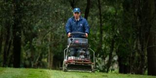 Mantenimiento a campo de golf en Bogotá