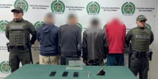 Foto de los cuatro capturados en Bosa, al suroccidente de Bogotá.