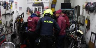 Foto del operativo a talleres de motos en Bosa, al suroccidente de Bogotá.