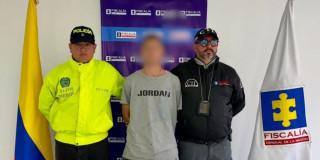 Foto de la captura de presunto asesino de Fredy Santiago Guzmán Cárdenas en Bogotá.