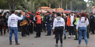 Foto de gestores de diálogo acompañando marchas y manifestaciones por las calles de Bogotá.