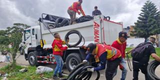 Foto de la jornada de 'Llantatón', realizada en Fontibón, al occidente de Bogotá.