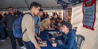 Foto de bogotanos y bogotanas accediendo a servicios de la Agencia Distrital de Empleo en Bogotá.