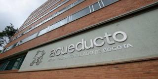 Foto de la fachada del Acueducto de Bogotá.