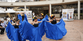 Foto de unas personas bailando