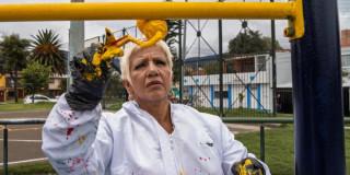Ciudadana bogotana participa en embellecimiento de parque de la urbanización Quiroga