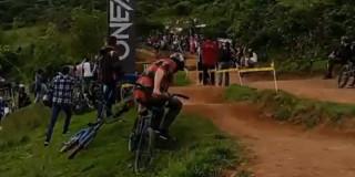 Foto de la pista clandestina de ciclismo en Suba, al noroccidente de Bogotá.
