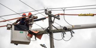 Foto que muestra trabajadores de Enel Colombia 
