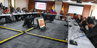 Imagen de secretarios del Distrito y alcalde en una reunión