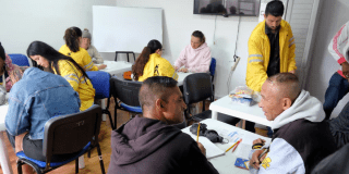 Imagen de habitantes de calle recibiendo atención 