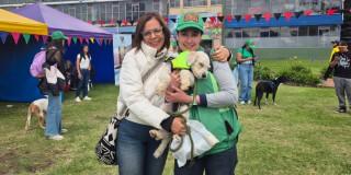 Mujeres durante jornada de adopción en Bogotá