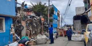 Foto de funcionarios del Distrito en operativo de limpieza