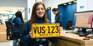 Foto de una funcionaria de la Ventanilla Única de Servicios