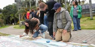 personas participan en actividad de cuidado del río Bogotá