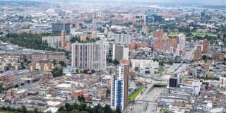 Imagen panorámica de Bogotá donde se evidencia un día soleado.