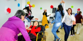 Imagen de señoras bailando