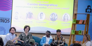 Imagen de los participantes el diálogo