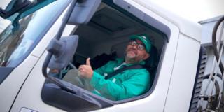 Foto que muestra una persona sonriendo 
