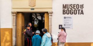 Foto que muestra la fachada del Museo de Bogotá.