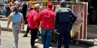 Funcionarios y policía en operativo