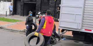 Foto de funcionarios del Distrito en operativo de limpieza