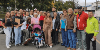Imagen de personas posando para la foto