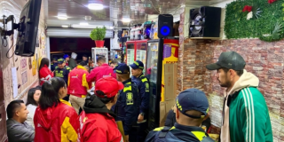Foto de funcionarios del Distrito en operativo de seguridad en Los Mártires, centro de Bogotá.