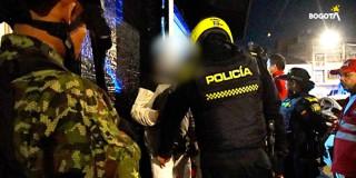 Policía y ejército en patrullajes por las calles de Bogotá.