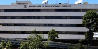 Foto de la fachada de la Secretaría de Educación 
