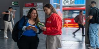 Imagen de 'Lecturas en Movimiento' en Transmilenio