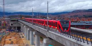 Foto de un tren de la Línea 1 del Metro de Bogotá.