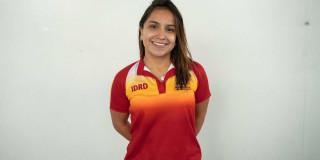 Foto que muestra una mujer sonriendo 