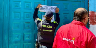 Foto del cierre de un establecimiento en el sector de Santa Fe en el centro de Bogotá.