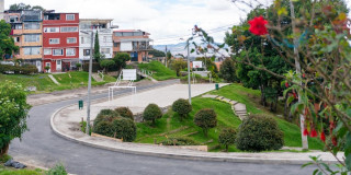 Foto de la via y parque intervenidos en el barrio San Martín de Porres de Bogotá.