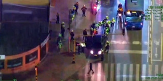 Foto de la captura de un hombre acusado del hurto de un vehículo en Bogotá.